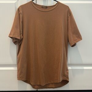 SHORT SLEEVE CURVED HEM T-SHIRT